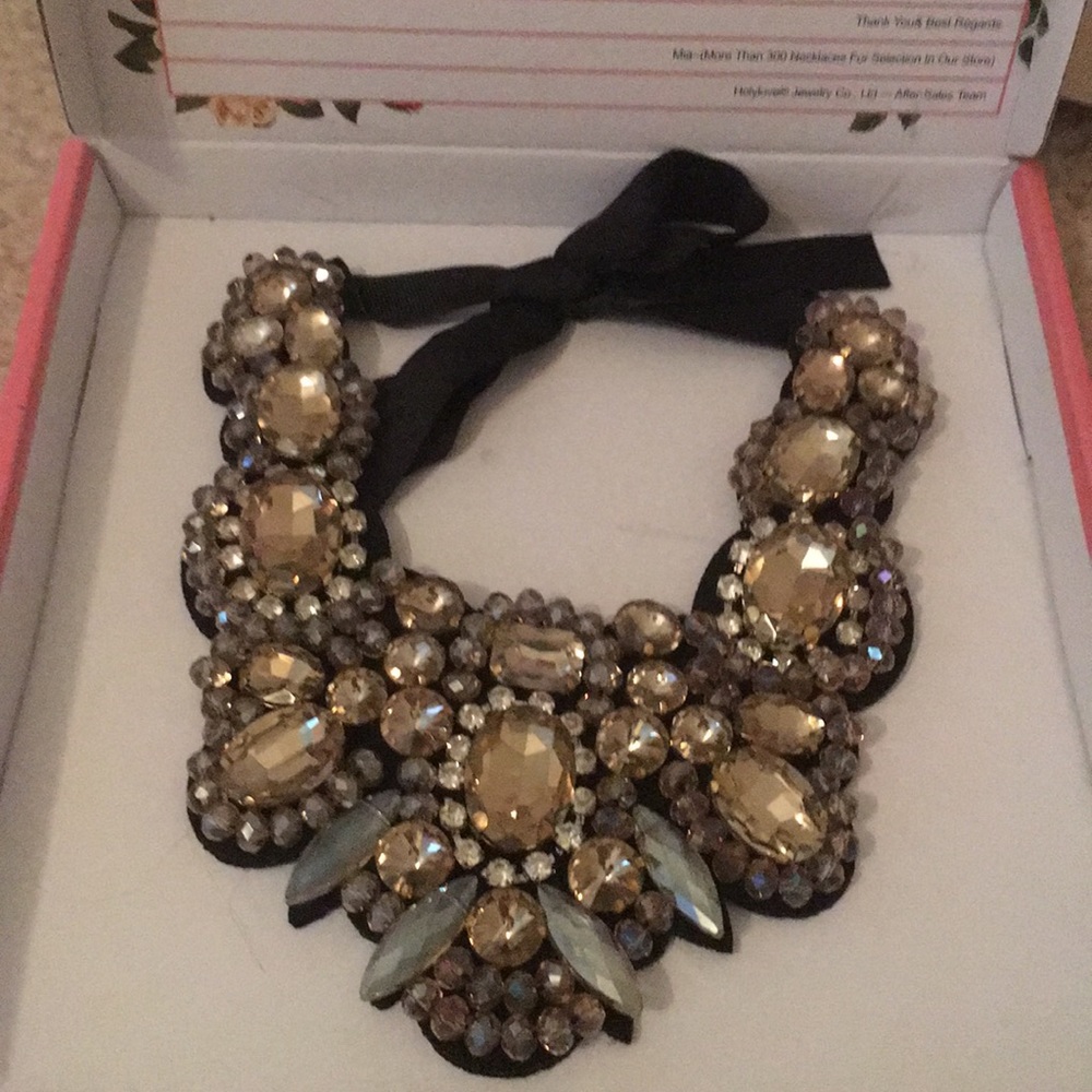 Statement necklace